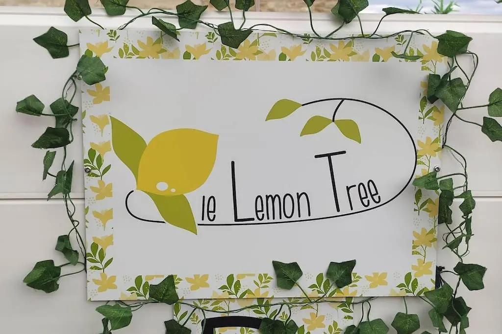 Holiday home Jacuzzi Au Lemon Tree Et Charme Des Pierres Dorees Panossas