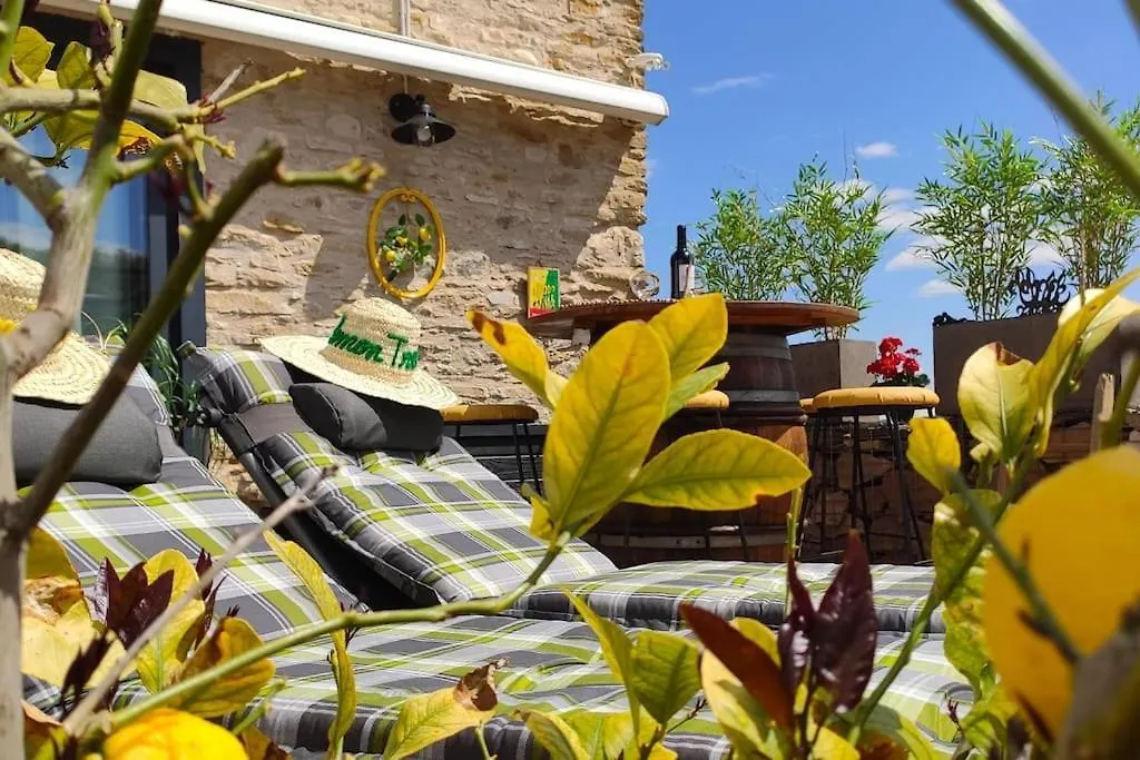 Jacuzzi Au Lemon Tree Et Charme Des Pierres Dorees Panossas